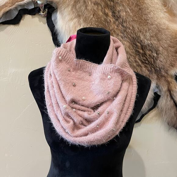 Betsey Johnson Funnel Infinity Fuzzy‎ Light Pink and Pearls Scarf - Picture 1 of 2